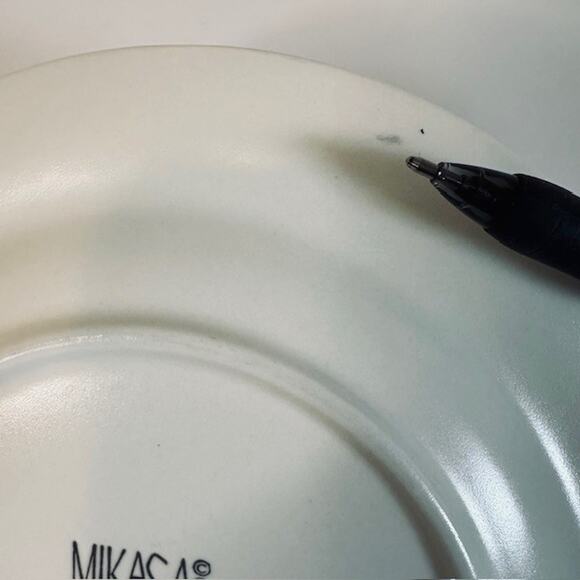 Mikasa Garden Harvest 2 Salad Plates Intaglio, Fruit & Leaves On Rim, Cream VTG - Picture 4 of 11